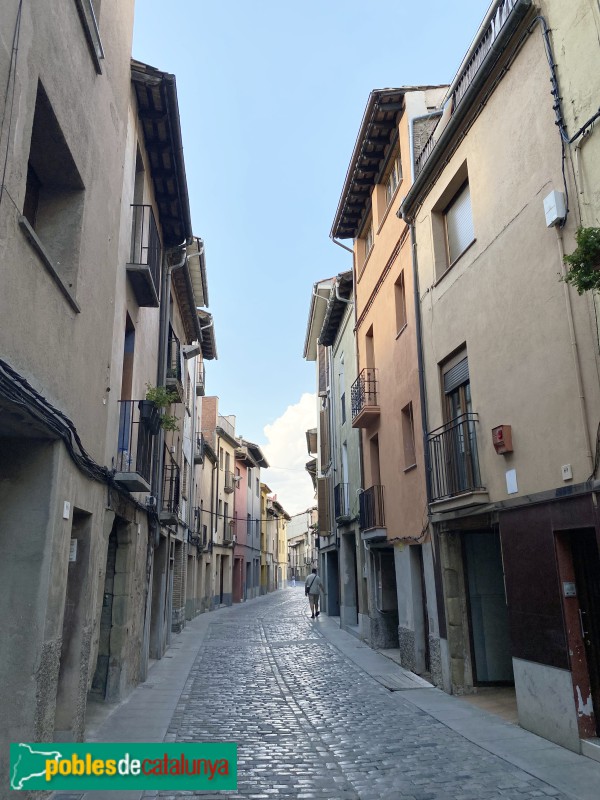 Vic - Carrer Sant Francesc (Foto: Albert Esteves, 2022) Vic - Carrer Sant Francesc