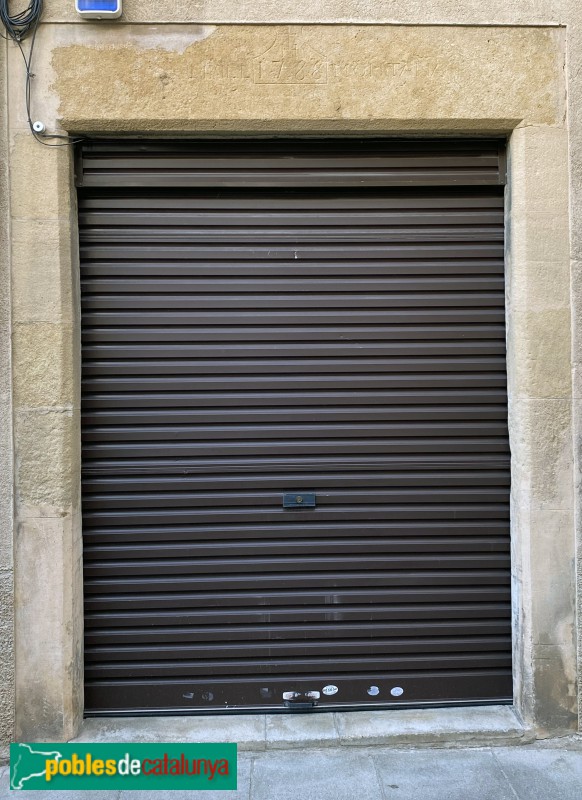 Vic - Carrer Sant Francesc. Llinda (1788) (Foto: Albert Esteves, 2022) Vic - Carrer Sant Francesc. Llinda (1788)