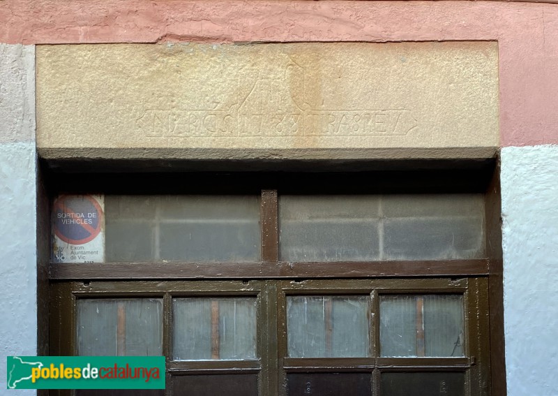 Vic - Carrer Sant Francesc. Llinda (1788) (Foto: Albert Esteves, 2022) Vic - Carrer Sant Francesc. Llinda (1788)