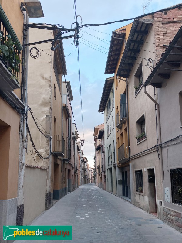 Vic - Carrer Sant Pere (Foto: Albert Esteves, 2022) Vic - Carrer Sant Pere