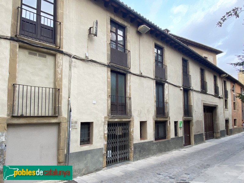 Vic - Carrer Sant Pere (Foto: Albert Esteves, 2022) Vic - Carrer Sant Pere