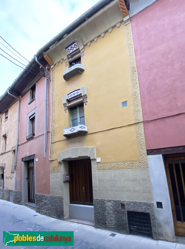 Vic - Carrer Sant Pere, 77 (Foto: Albert Esteves, 2022) Vic - Carrer Sant Pere, 77