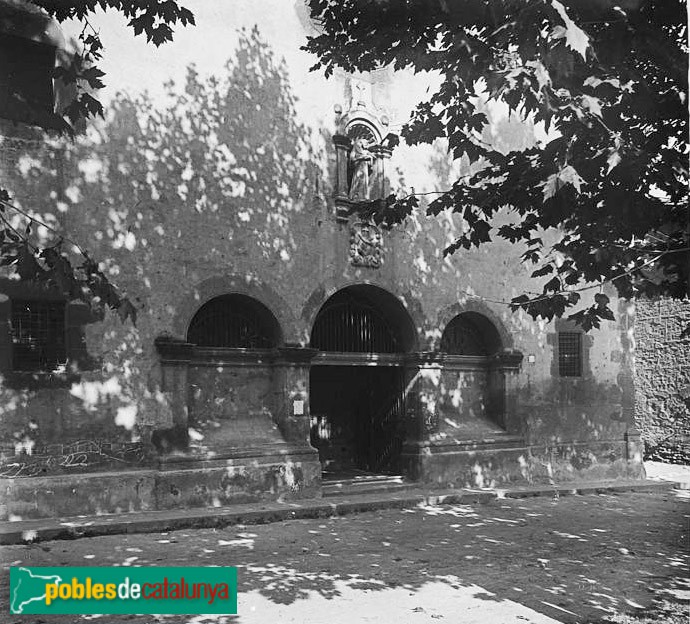 Vic - Església i convent del Remei (Foto: Josep Salvany -Fons Salvany. Biblioteca de Catalunya-, 1918) Vic - Església i convent del Remei