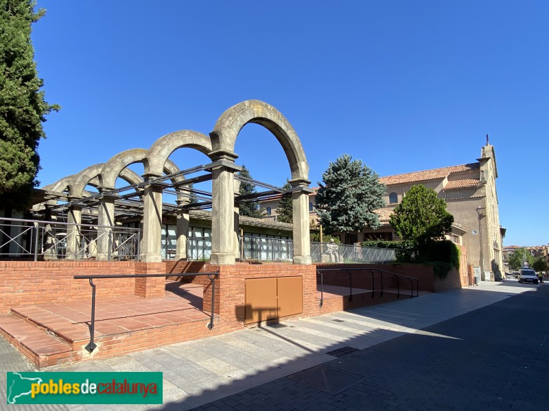 Vic - Convent del Remei. Arcs de l'antic convent (Foto: Albert Esteves, 2022) Vic - Convent del Remei. Arcs de l'antic convent