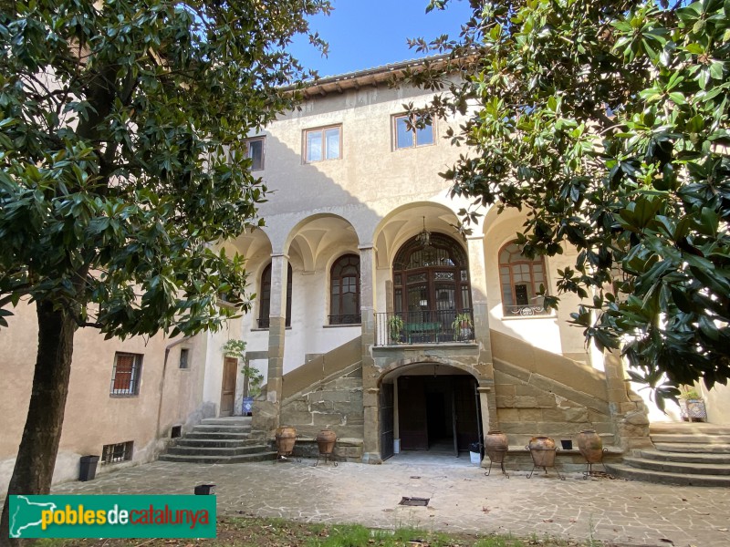 Vic - Hospital de la Santa Creu (Foto: Albert Esteves, 2022) Vic - Hospital de la Santa Creu