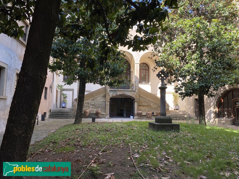 Vic - Hospital de la Santa Creu (Foto: Albert Esteves, 2022) Vic - Hospital de la Santa Creu