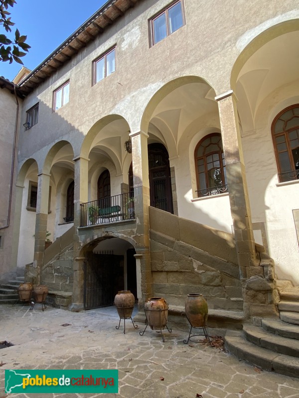 Vic - Hospital de la Santa Creu (Foto: Albert Esteves, 2022) Vic - Hospital de la Santa Creu