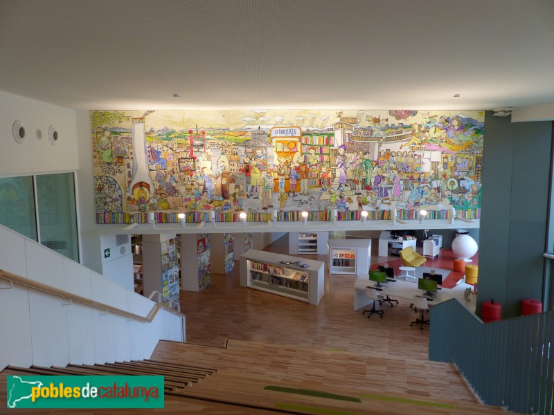 Vic - Biblioteca Pilarin Bayés. Mural (Foto: Graciel·la Vidal, 2022) Vic - Biblioteca Pilarin Bayés. Mural