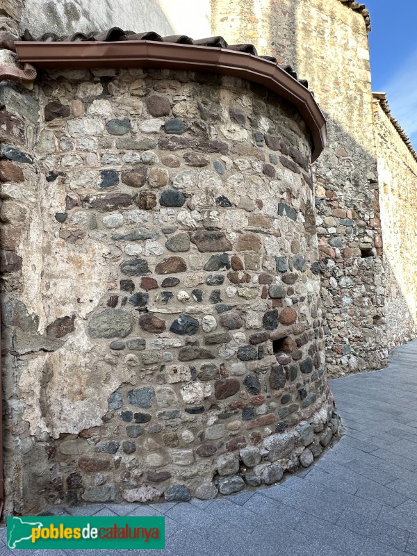 Montmeló - Església de Santa Maria. Absis romànic (Foto: Albert Esteves, 2022) Montmeló - Església de Santa Maria. Absis romànic