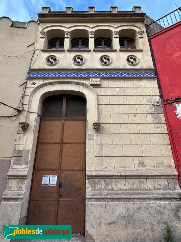 Molins de Rei - Ca n'Ametller, façana lateral (Foto: Albert Esteves, 2022) Molins de Rei - Ca n'Ametller, façana lateral