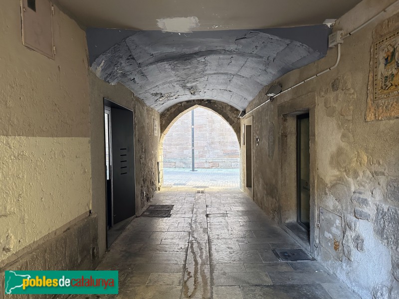 Igualada - Passatge de Sant Miquel (Foto: Albert Esteves, 2022) Igualada - Passatge de Sant Miquel