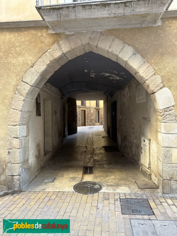 Igualada - Passatge de Sant Miquel (Foto: Albert Esteves, 2022) Igualada - Passatge de Sant Miquel