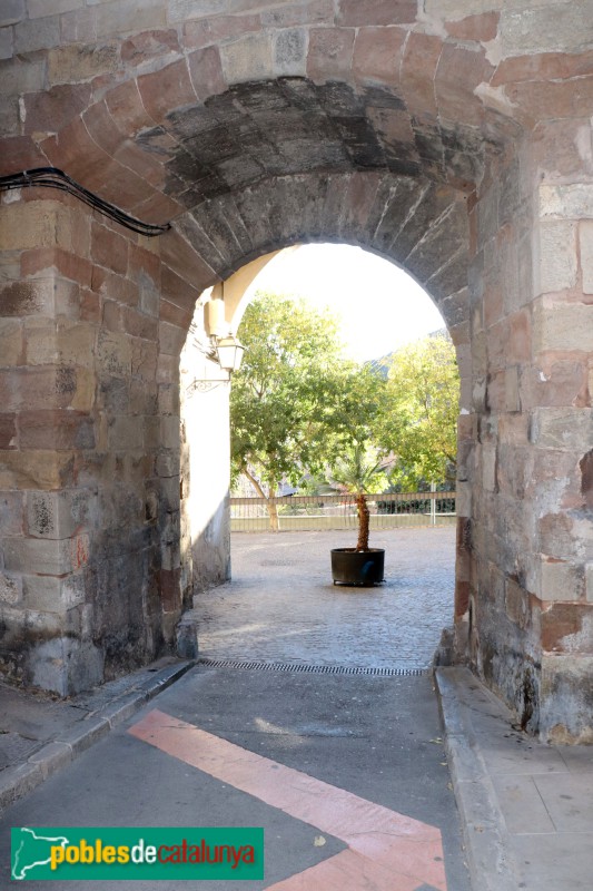 Igualada - Portal d'en Vives (Foto: Albert Esteves, 2022) Igualada - Portal d'en Vives