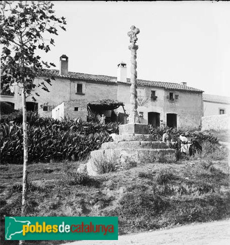 Cardedeu - Creu de terme (Frederic Bordas, 1905 (Foto: Frederic Bordas -Arxiu Fotogràfic Centre Excursionista de Catalunya-, 1905) Cardedeu - Creu de terme (Frederic Bordas, 1905