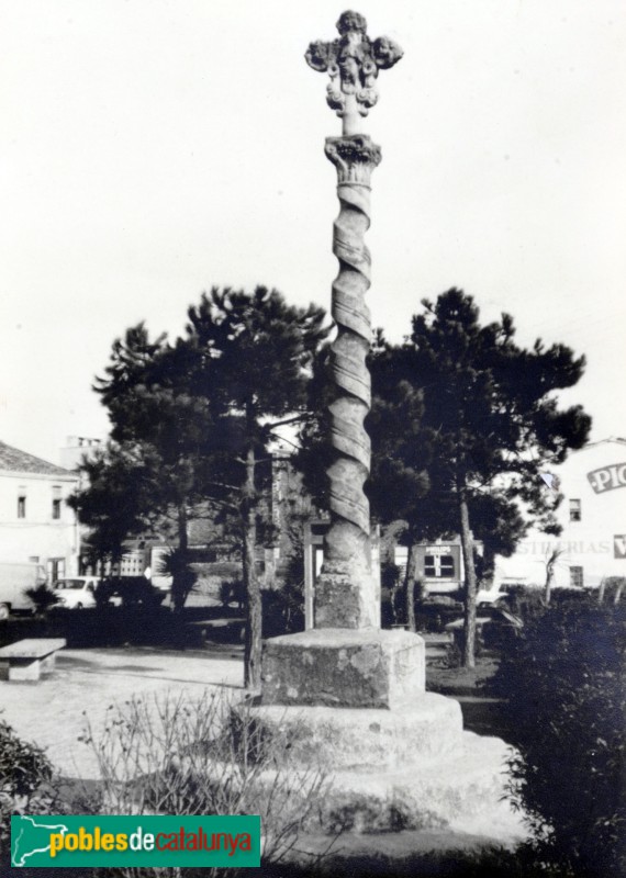 Cardedeu - Creu de terme (Foto: Calaix.gencat.cat, 1979) Cardedeu - Creu de terme