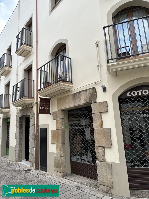 Cardedeu - Cases del carrer Hospital (Foto: Albert Esteves, 2022) Cardedeu - Cases del carrer Hospital