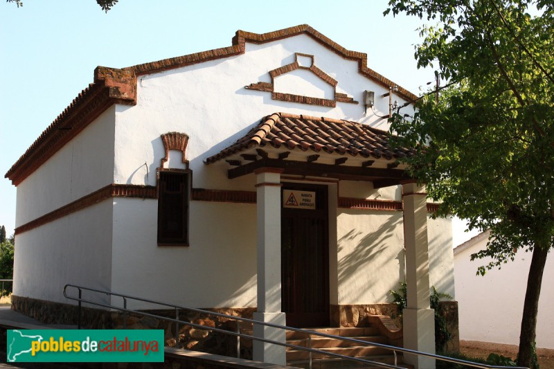 Les Franqueses del Vallès - Escola pública de Marata (Foto: <i>Amadalvarez - Llicència “Creative Commons Attribution-Share Alike 4.0 International” (https://creativecommons.org/licenses/by-sa/4.0/deed.en)</i>, 2007) Les Franqueses del Vallès - Escola pública de Marata