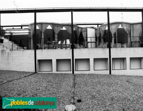 Canovelles - Casa Serras (Foto: Carmen Lara -invarquit.gencat.cat-, 1984) Canovelles - Casa Serras