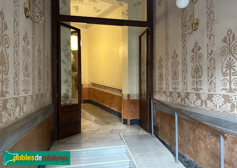 Barcelona - Diputació, 222 / Aribau, 18 (Foto: Albert Esteves, 2023) Barcelona - Diputació, 222 / Aribau, 18