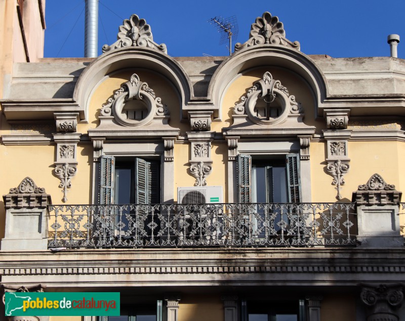 Barcelona - Diputació, 222 / Aribau, 18 (Foto: Albert Esteves, 2023) Barcelona - Diputació, 222 / Aribau, 18