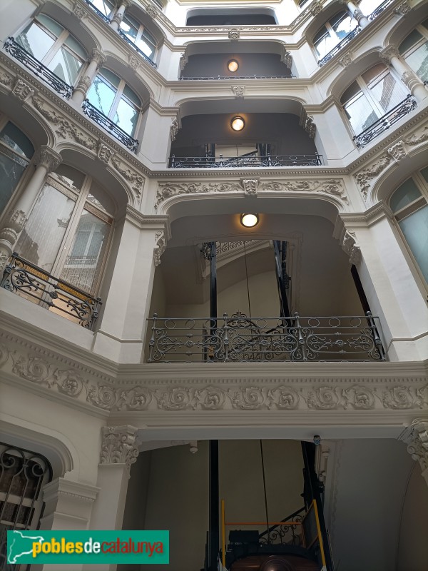 Barcelona - Bailèn, 15 / Ausiàs Marc, 48 (Foto: Anna Corcoll, 2022) Barcelona - Bailèn, 15 / Ausiàs Marc, 48