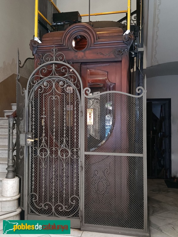 Barcelona - Bailèn, 15 / Ausiàs Marc, 48 (Foto: Anna Corcoll, 2022) Barcelona - Bailèn, 15 / Ausiàs Marc, 48