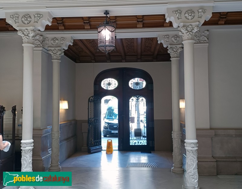 Barcelona - Bailèn, 15 / Ausiàs Marc, 48 (Foto: Anna Corcoll, 2022) Barcelona - Bailèn, 15 / Ausiàs Marc, 48