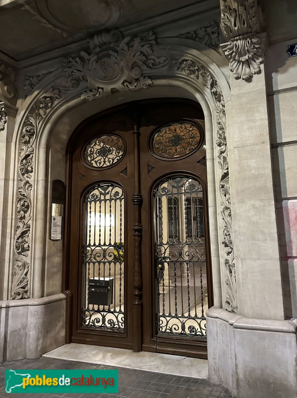 Barcelona - Bailèn, 15 / Ausiàs Marc, 48 (Foto: Albert Esteves, 2023) Barcelona - Bailèn, 15 / Ausiàs Marc, 48