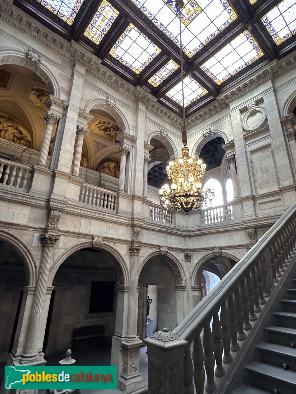 Barcelona - Casa de la Ciutat. Escala d'Honor (Foto: Albert Esteves, 2023) Barcelona - Casa de la Ciutat. Escala d'Honor