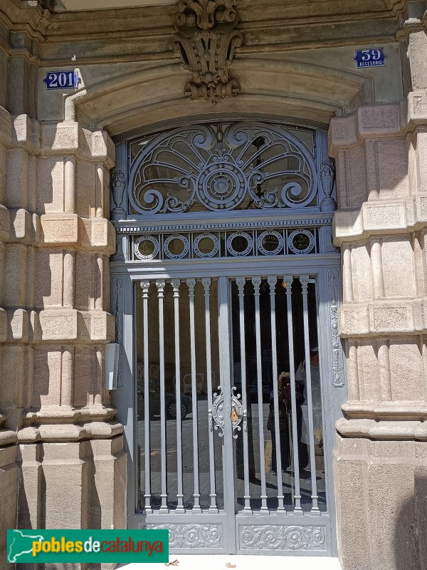 Barcelona - València, 199-201 / Enric Granados, 39-41 (Foto: Anna Corcoll, 2022) Barcelona - València, 199-201 / Enric Granados, 39-41