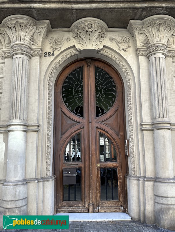 Barcelona - Còrsega, 224 (Foto: Albert Esteves, 2023) Barcelona - Còrsega, 224