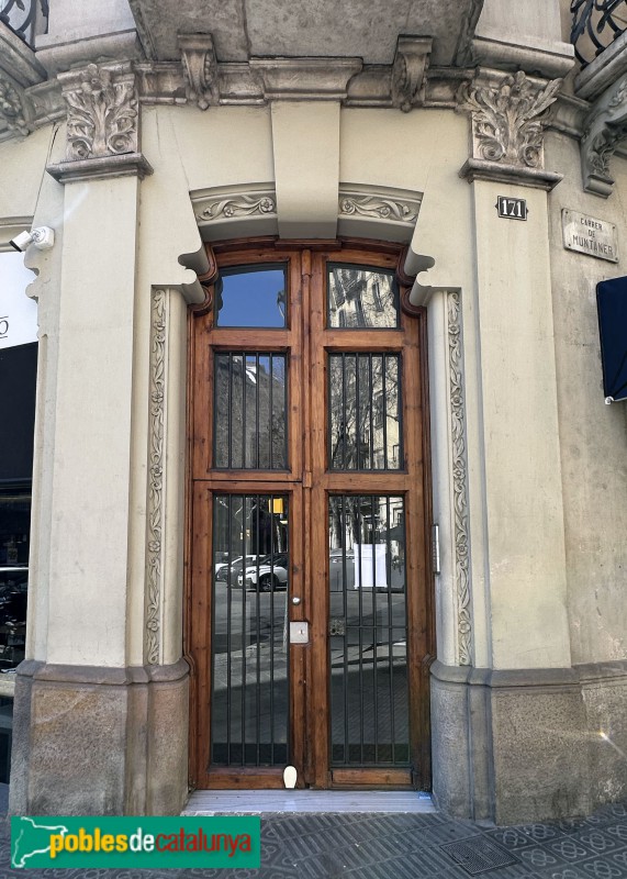 Barcelona - Còrsega, 221 / Muntaner, 171 (Foto: Albert Esteves, 2023) Barcelona - Còrsega, 221 / Muntaner, 171