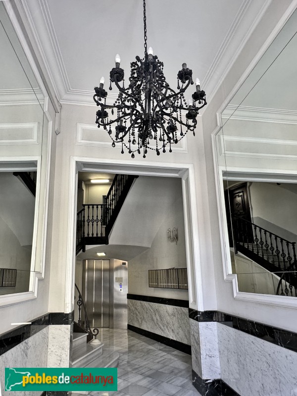 Barcelona - Còrsega, 221 / Muntaner, 171 (Foto: Albert Esteves, 2023) Barcelona - Còrsega, 221 / Muntaner, 171