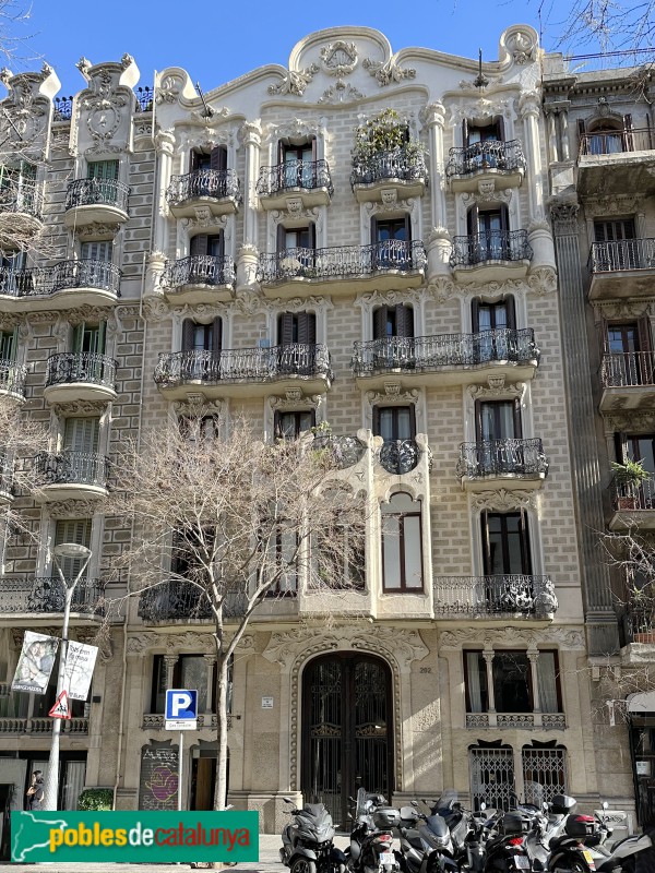 Barcelona - París, 202 (Foto: Albert Esteves, 2023) Barcelona - París, 202