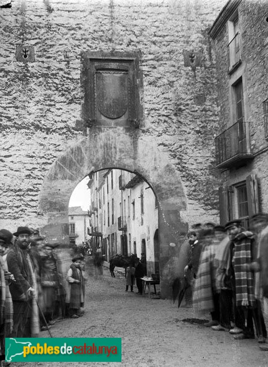 Centelles - Portal Nou (Foto: Anònima -Arxiu Fotogràfic Centre Excursionista de Catalunya-, inicis segle XX) Centelles - Portal Nou
