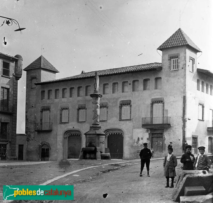 Centelles - Casa Carreres-Artau (Foto: Josep Salvany -Fons Salvany. Biblioteca de Catalunya-, 1913) Centelles - Casa Carreres-Artau