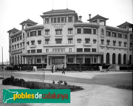 Sitges - Hotel Terramar - Carles Fargas (Foto: Carles Fargas -Arxiu Fotogràfic Centre Excursionista de Catalunya-, c1931) Sitges - Hotel Terramar - Carles Fargas