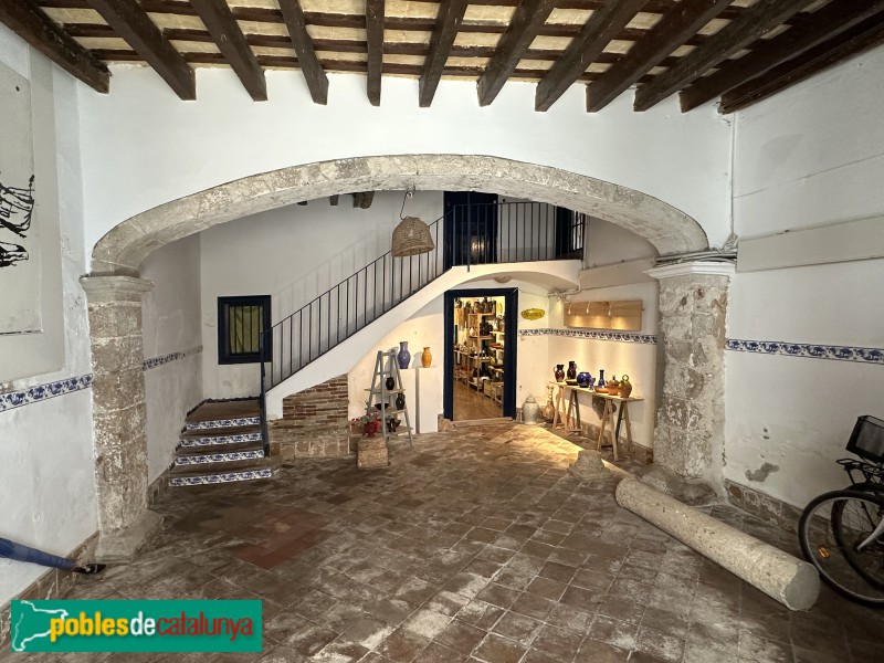 Sitges - Carrer de la Carreta (Foto: Albert Esteves, 2023) Sitges - Carrer de la Carreta