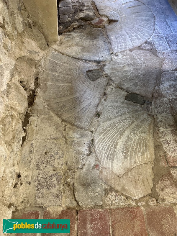 Gualba - Can Figueres. Rodes de molí aprofitades