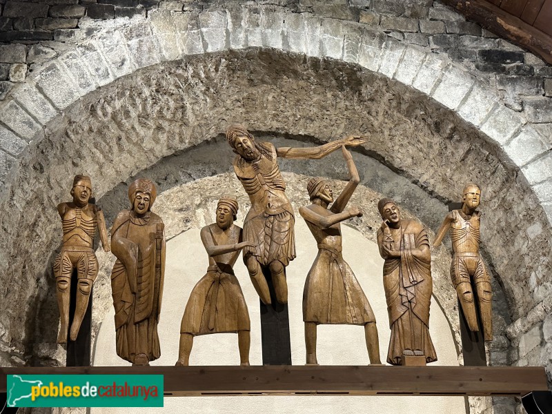 Erill la Vall - Església de Santa Eulàlia. Davallament . Reproducció in situ (Foto: Albert Esteves, 2023) Erill la Vall - Església de Santa Eulàlia. Davallament . Reproducció in situ