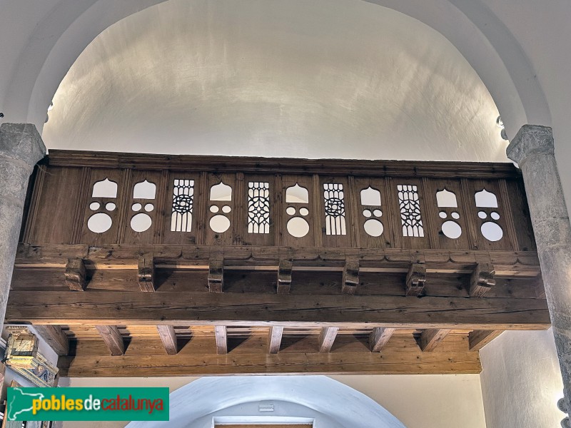 Cóll - Església de Santa Maria. Barana del cor (Foto: Albert Esteves, 2023) Cóll - Església de Santa Maria. Barana del cor