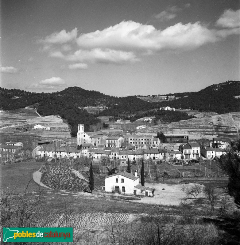 Vallgorguina - Panoràmica de Vallgorguina amb l'església de Sant Andreu (Foto: <i>Família Cuyàs (ICGC)</i>, mitjan segle XX) Vallgorguina - Panoràmica de Vallgorguina amb l'església de Sant Andreu