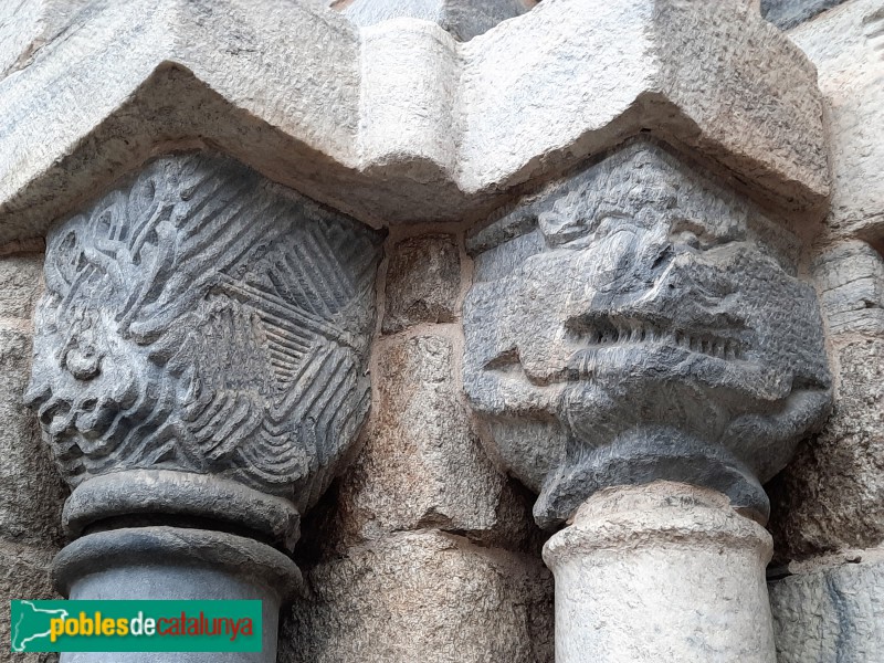 Bossòst - Església de l'Assumpció o de la Purificació. Portada de migdia (Foto: Vicent Miralles, 2023) Bossòst - Església de l'Assumpció o de la Purificació. Portada de migdia