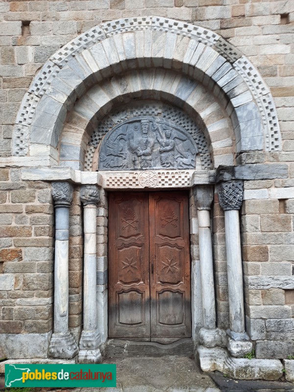 Bossòst - Església de l'Assumpció o de la Purificació. Portada de tramuntana (Foto: Vicent Miralles, 2023) Bossòst - Església de l'Assumpció o de la Purificació. Portada de tramuntana