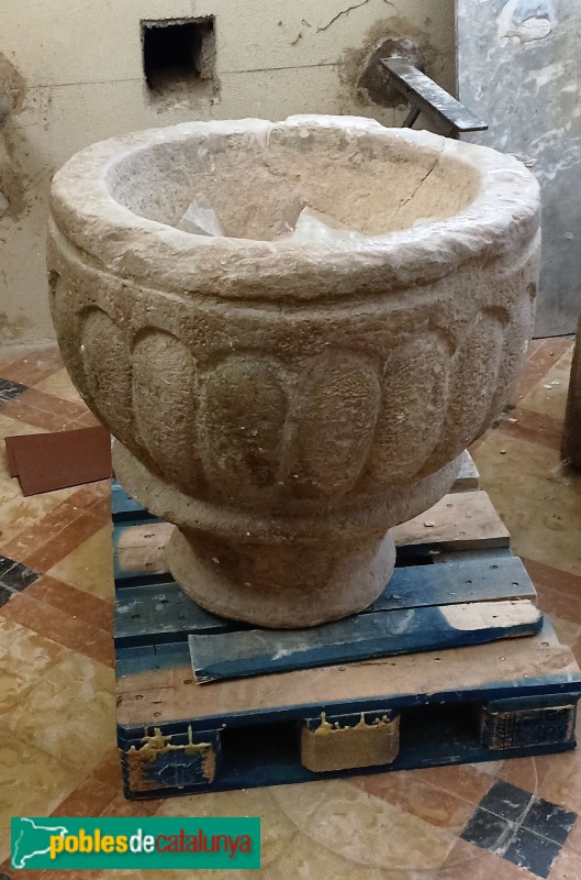 Sant Martí de Tous - Església de Sant Martí- Pica baptismal (Foto: Pitxiquin, 2021) Sant Martí de Tous - Església de Sant Martí- Pica baptismal