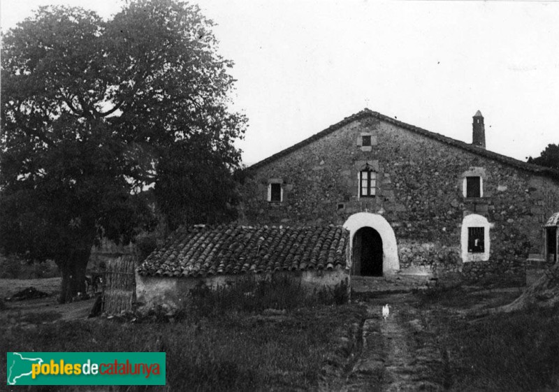 Llinars del Vallès - Ca l'Andreu (Foto: <i>Antoni Gallardo -Arxiu Fotogràfic Centre Excursionista de Catalunya-</i>, 1930) Llinars del Vallès - Ca l'Andreu