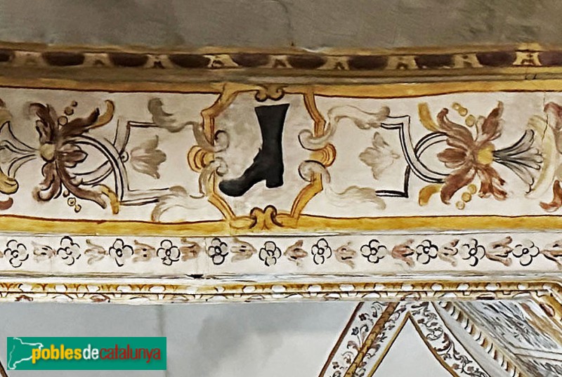 Sant Cugat del Vallès - Monestir de Sant Cugat. Capella de Santa Escolàstica. Escut dels sabater (Foto: Albert Esteves, 2023) Sant Cugat del Vallès - Monestir de Sant Cugat. Capella de Santa Escolàstica. Escut dels sabater