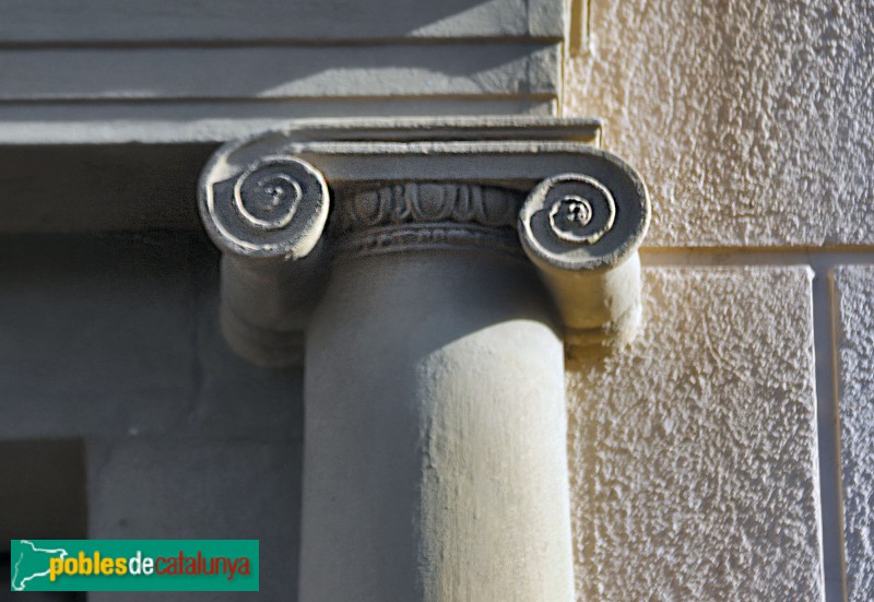 Santa Eulàlia de Ronçana - Església de Santa Eulàlia. Portada (Foto: Albert Esteves, 2023) Santa Eulàlia de Ronçana - Església de Santa Eulàlia. Portada