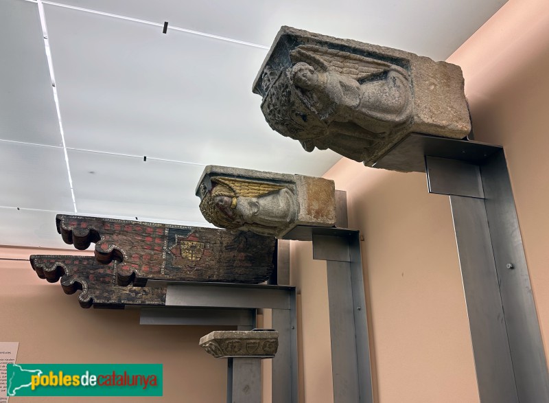 Museu del Monestir de Sant Cugat. Enteixinat de l'Arxiu del Monestir (Foto: Albert Esteves, 2023) Museu del Monestir de Sant Cugat. Enteixinat de l'Arxiu del Monestir