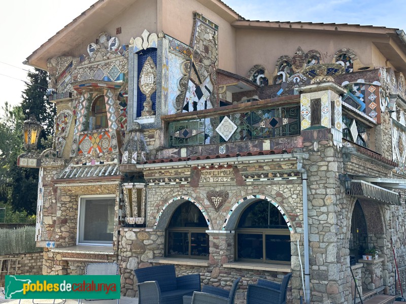 Santa Eulàlia de Ronçana - Casa al carrer Fonts del Llobregat (Foto: Albert Esteves, 2023) Santa Eulàlia de Ronçana - Casa al carrer Fonts del Llobregat